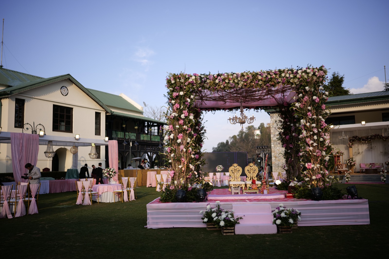 cost of best wedding decorator in doiwala?