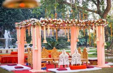traditional and modern mandap decor in Dehradun